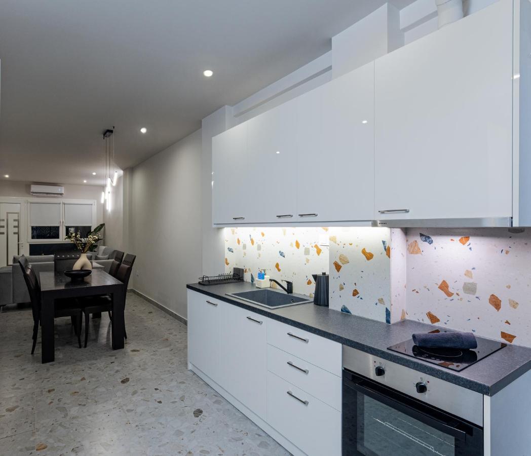 Luxury Downtown α3 Apartment *